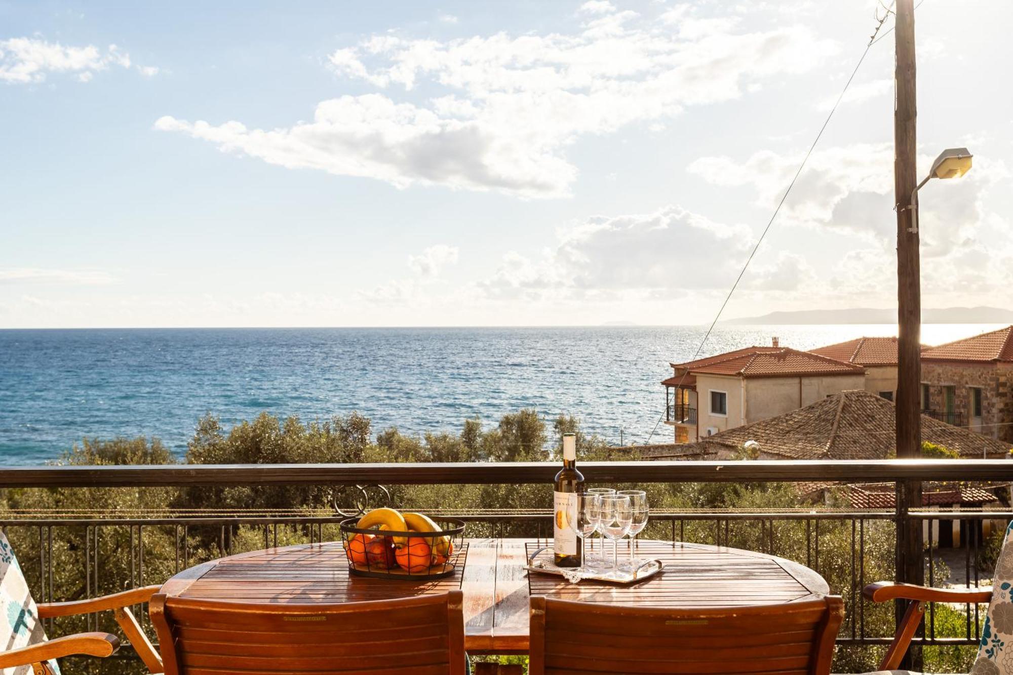 Sunset Serenity - Kardamili Seaside Getaway Екстер'єр фото