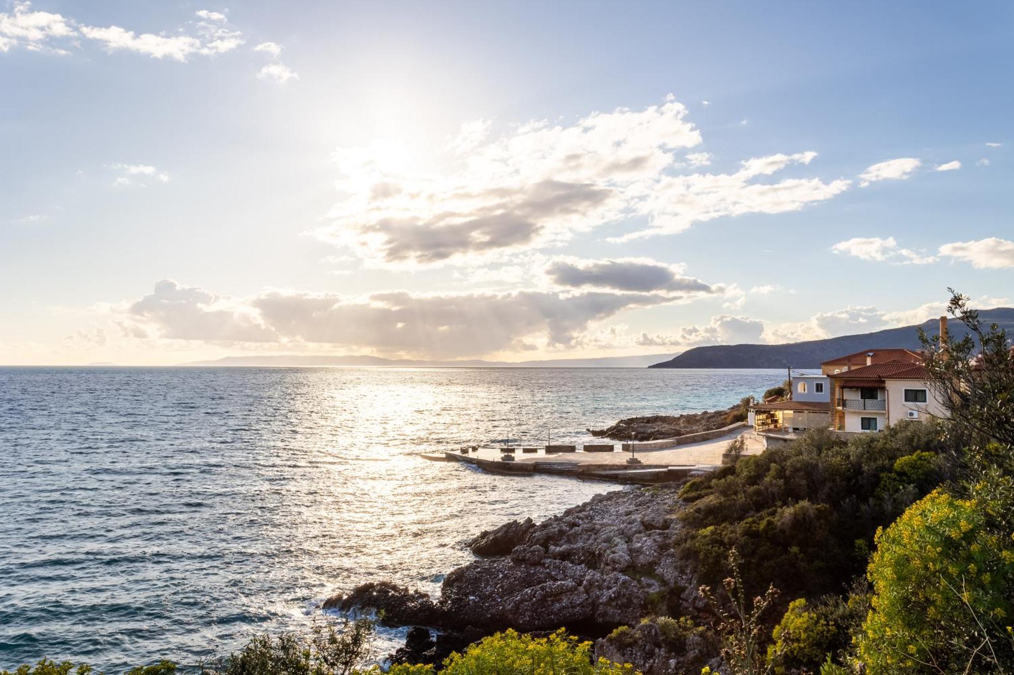 Sunset Serenity - Kardamili Seaside Getaway Екстер'єр фото